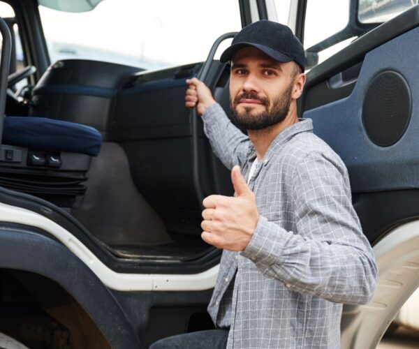 A heavy haulage truck - mortgage broker Australia with Ezy Loans Australia